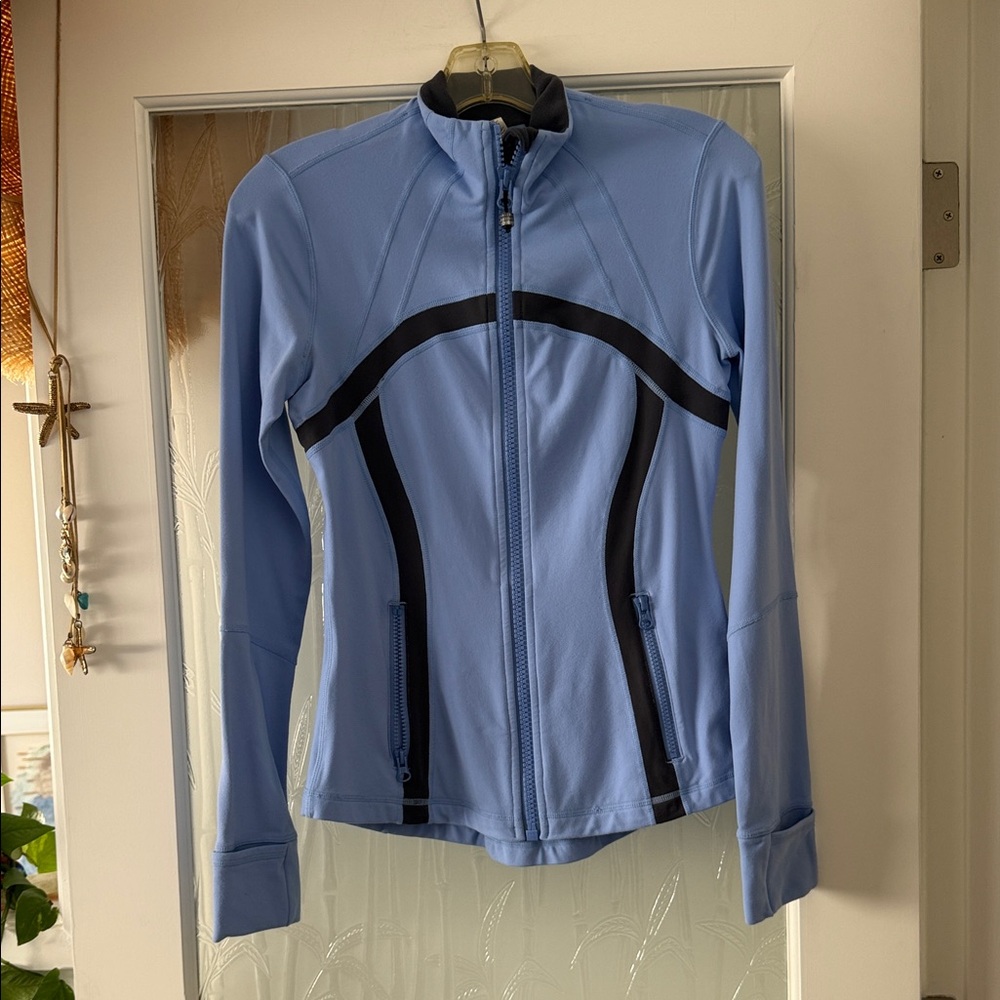 Lululemon athletica Light Blue with Dark Grey Trim and lining Define Jacket sz 6